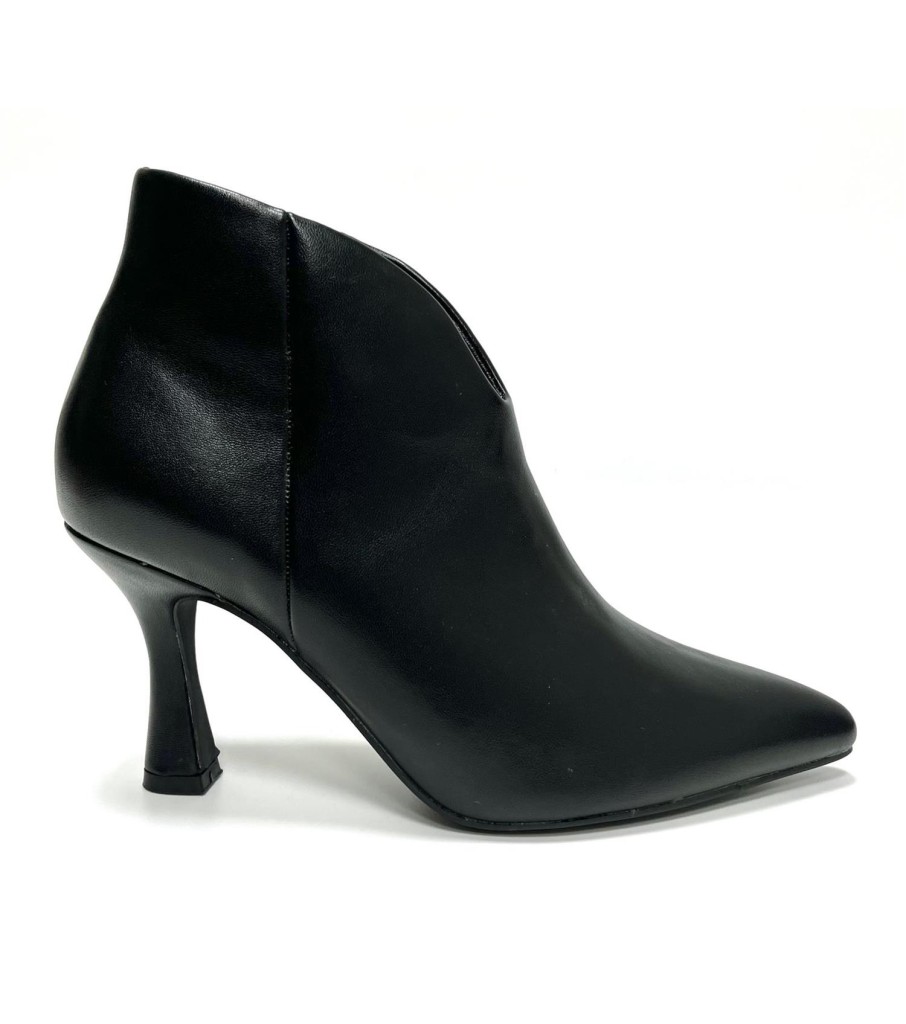 BOTIN ANA NEGRO