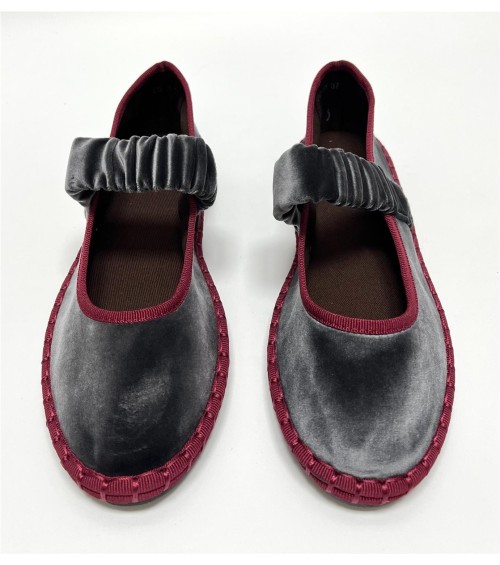 MANOLETINA JANA BURDEOS 2