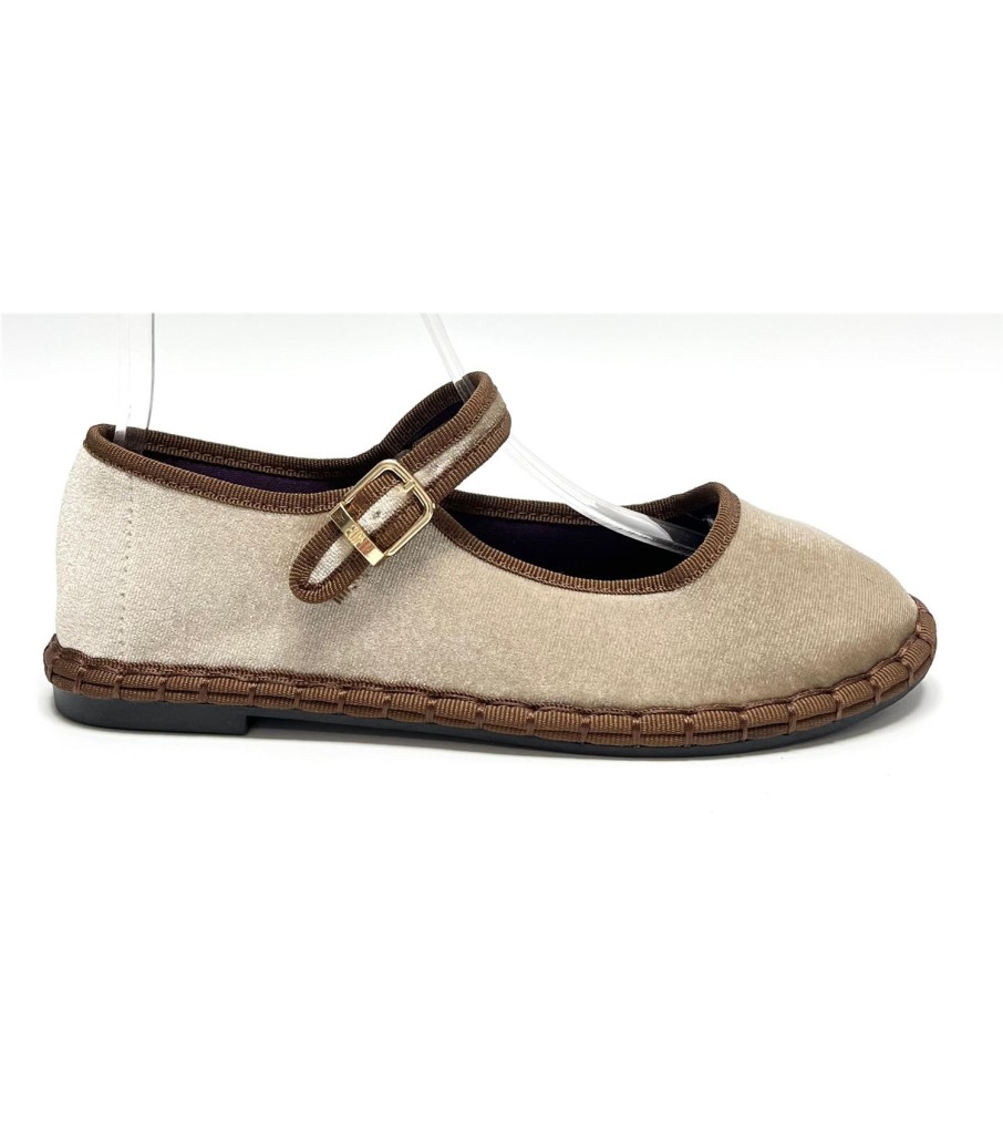 MANOLETINA DANIELA NUDE