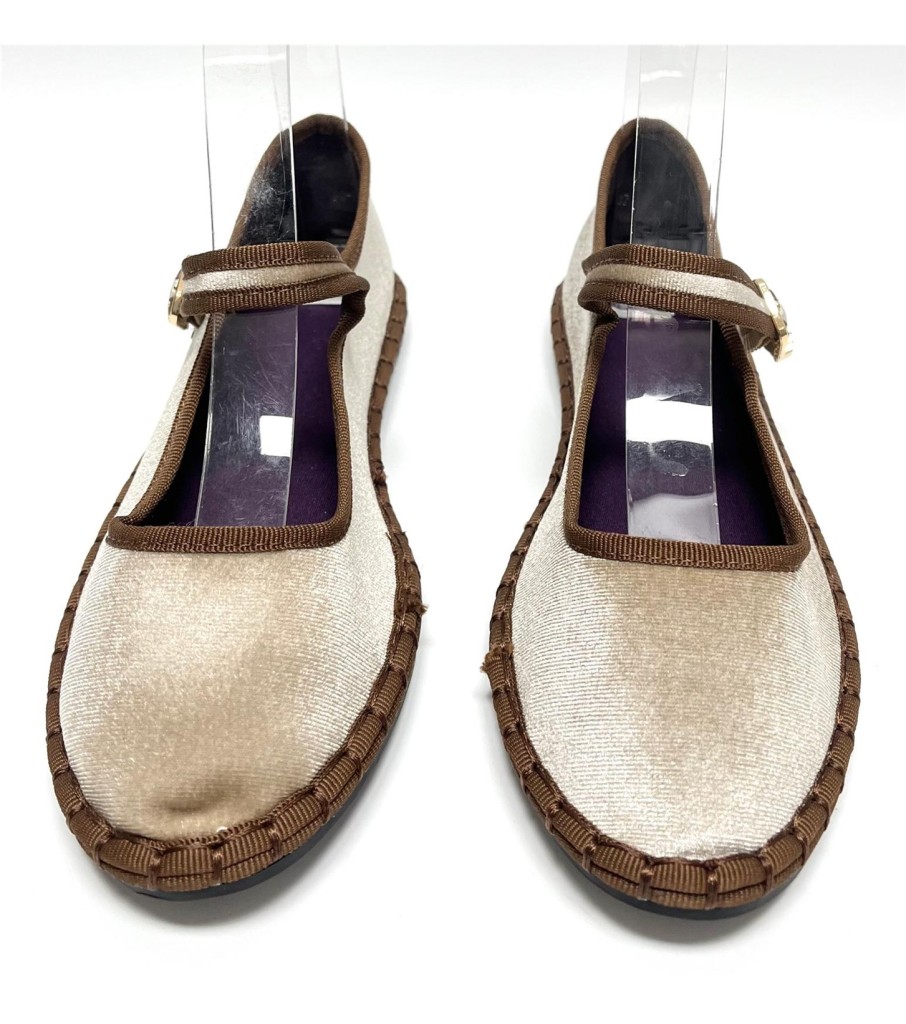 MANOLETINA DANIELA NUDE