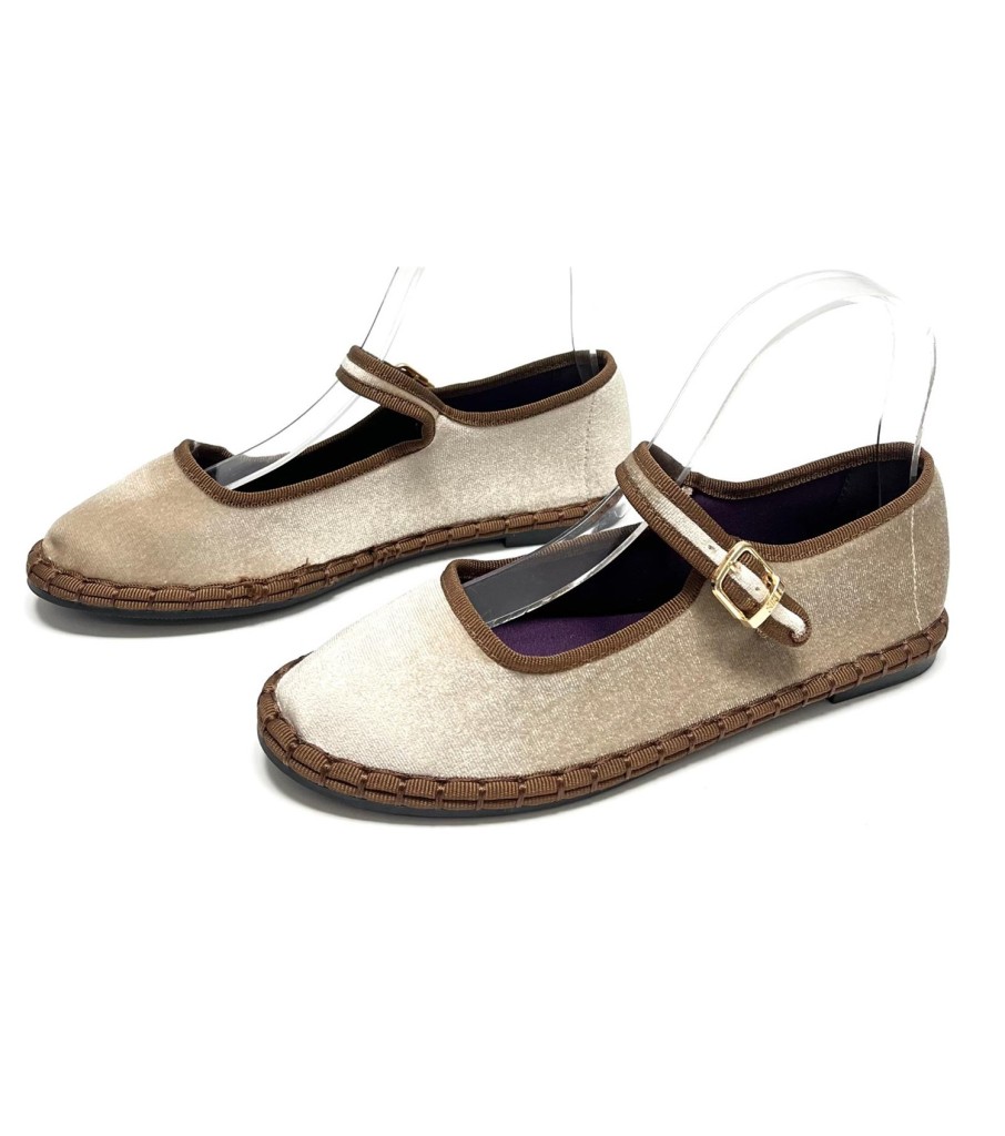 MANOLETINA DANIELA NUDE