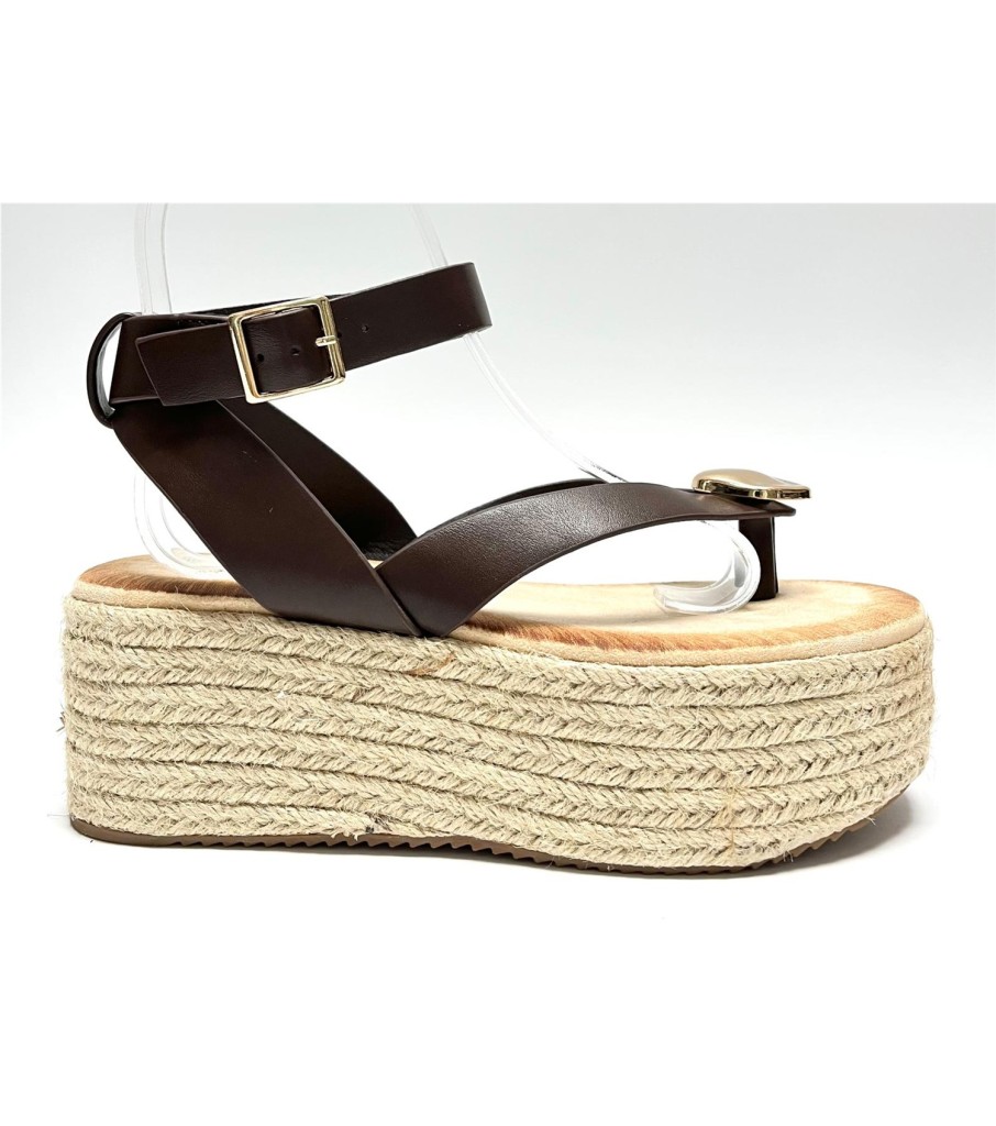 SANDALIA AINA MARRON